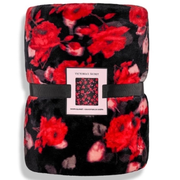VS Sherpa Floral Blanket - Picture 3 of 6